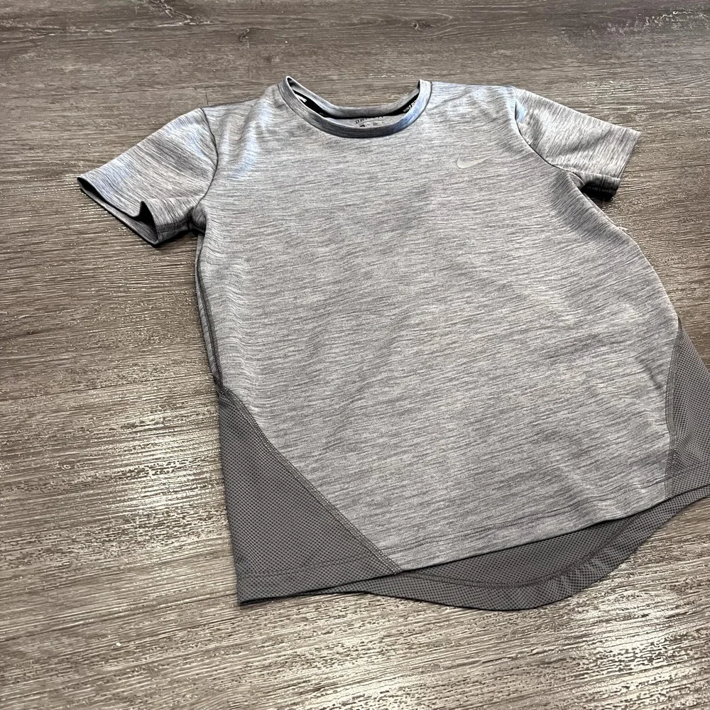 Nike Running Shirt Womens XS Gray Dri-FIT Mesh Performance Activewear Sporty Gym